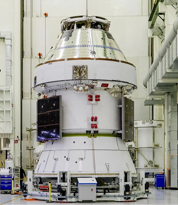 Космічний корабель Оріон та його європейський сервісний модуль (Фото: NASA)