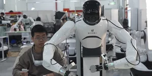 Тренувальна база для роботів у Шанхаї (Фото: New China TV)