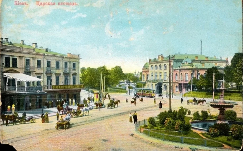 Листівка Європейської площі в Києві на початку XX століття, яка в той час називалася Царською площею, 1913 рік (Фото: DR)