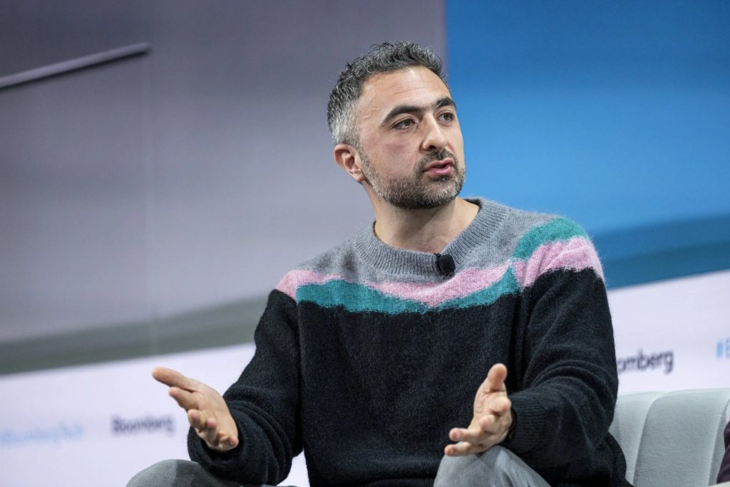 Голова Microsoft AI відмовився від прогнозу про заміщення офісних працівників штучним інтелектом